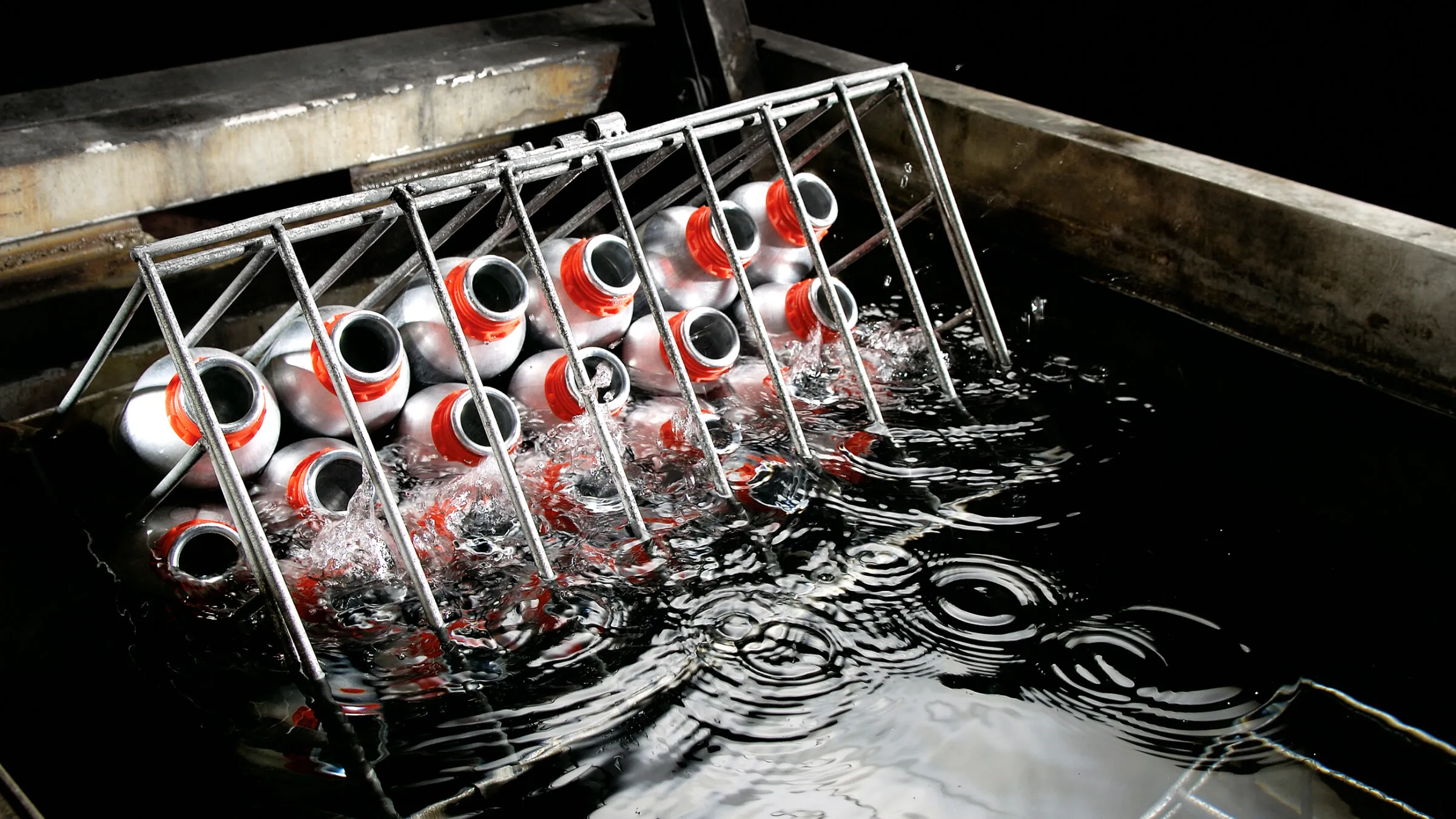 Product Category-Aluminum Bottles-Parallax Image